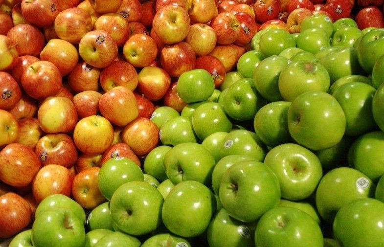 Sweet Tasty Crisp Green / Red Apple Contains Dietary Fiber For Digestion