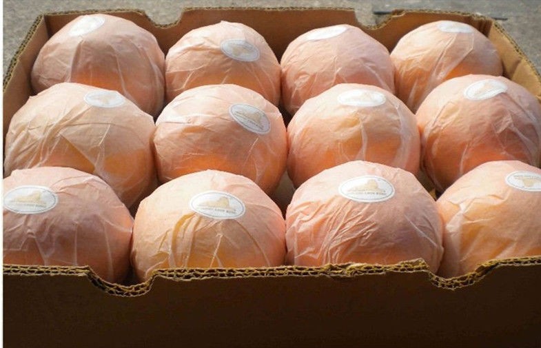naranja navel grande y fresca agria contiene vitamina. B2 para prevenir la hipertensión